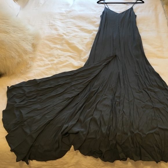 REFORMATION CABOT FRONT SLIT DRESS IN CORNFLOWER - Picture 4 of 8